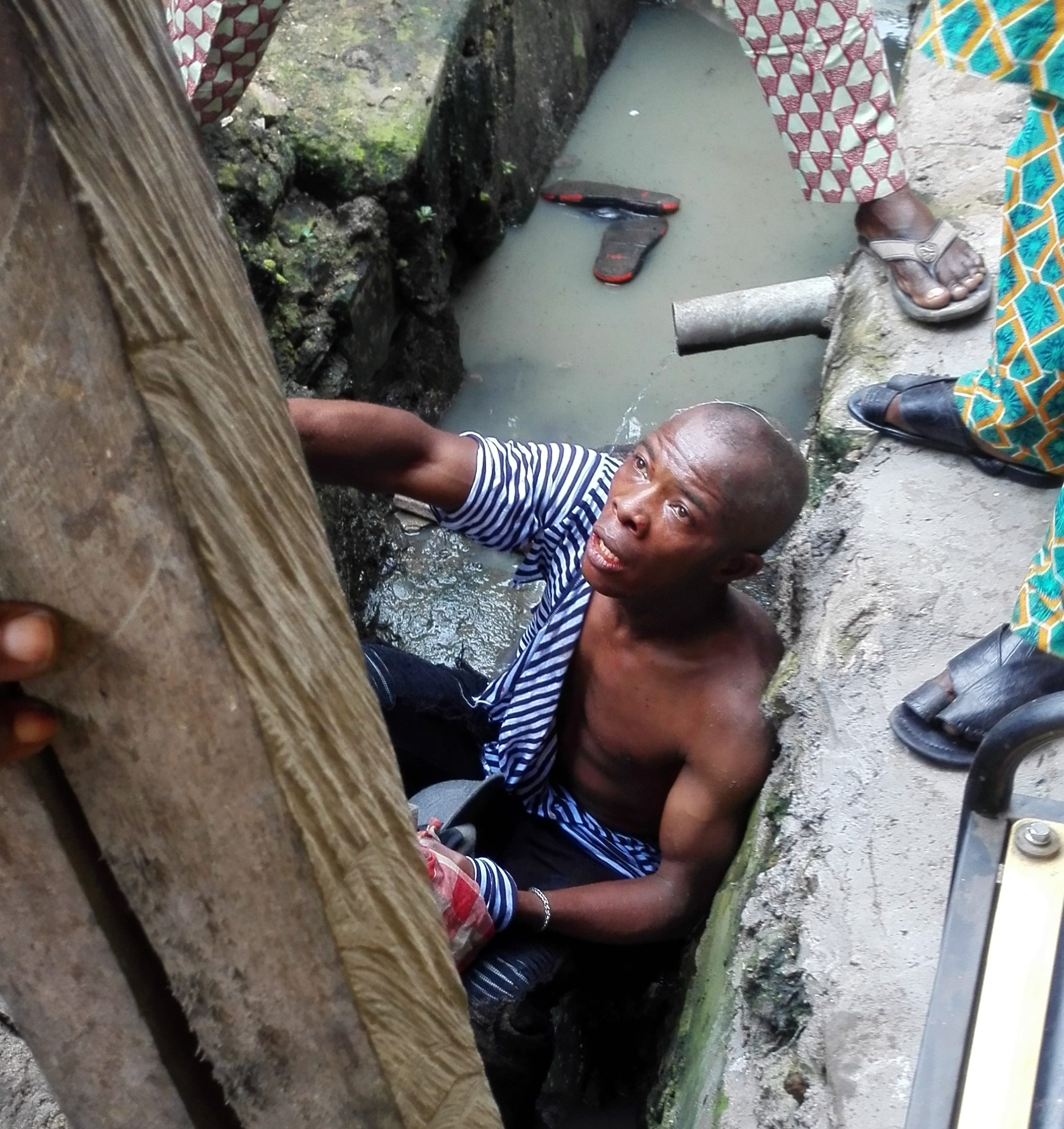 kidnapper-arrested-by-mobs-on-wednesday-at-olateju-mushin-lagos-2-e1473850454496