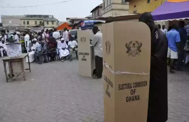 ghanaians-troop-to-polling-centres-620x4001